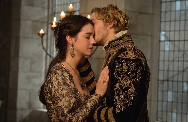 Království - Vyjímečné kroky - Z filmu - Adelaide Kane, Toby Regbo