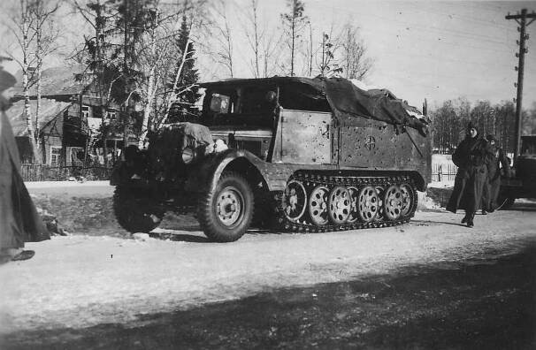 Sd.Kfz.11/1 (ťažné a muničné vozidlo 10 cm mínometu) : Německo (DEU)