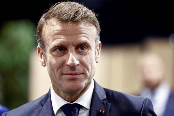 Macron má seriál v oblibě.