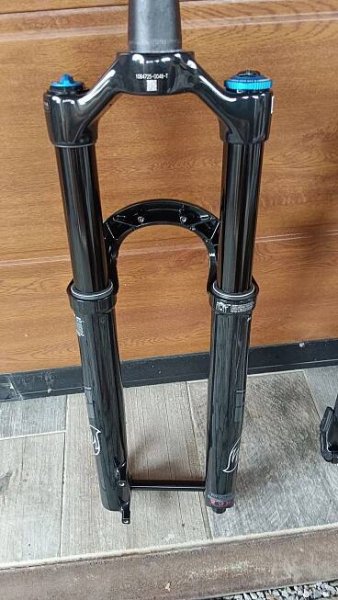 vidlice 29" FOX 2024 PERFORMANCE ELITE 34 a RockShox Recon RL 130mm za 2 800 Kč | Cyklobazar.cz