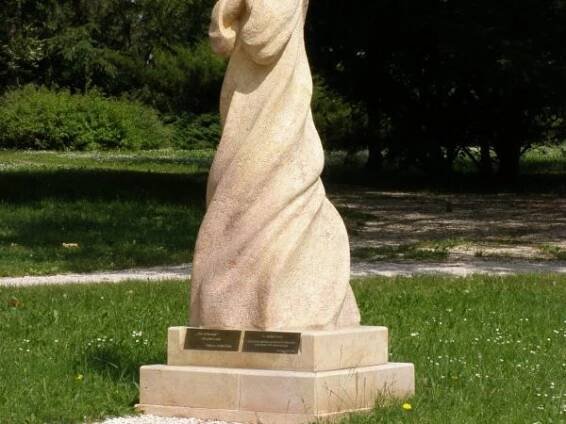 Lázně Bělohrad - socha sv. Anežky České