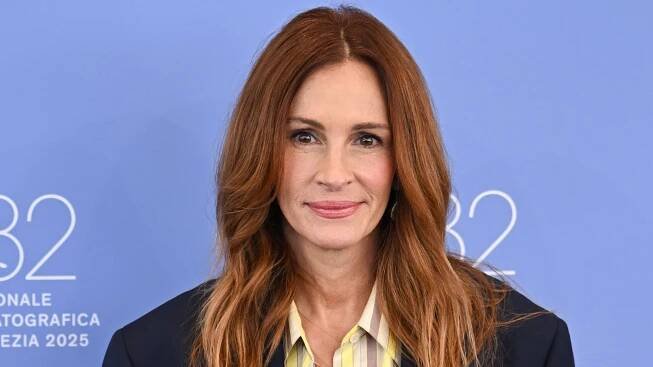 Julia Roberts attends the "After The Hunt" photocall during the 82nd Venice International Film Festival on August 29, 2025 in Venice, Italy