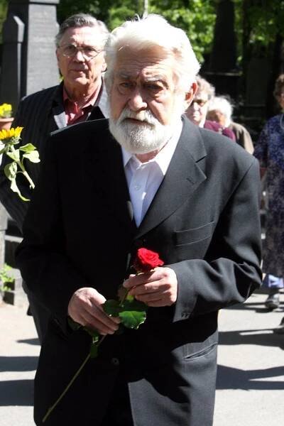 Zemřel herec Ilja Racek (†88), televizní táta Havlové v Sanitce 2