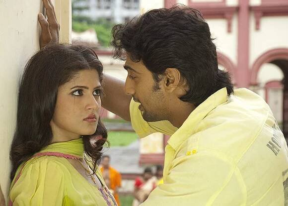 Shedin Dekha Hoyechilo - Z filmu - Srabanti Chatterjee, Dev