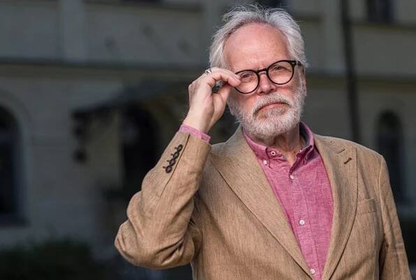 KINSKÝ Art Media - František Kinský s oblibou zvelebuje rodové sídlo v Kostelci nad Orlicí. Je to vášeň, říká. Proč nebalí dárky?