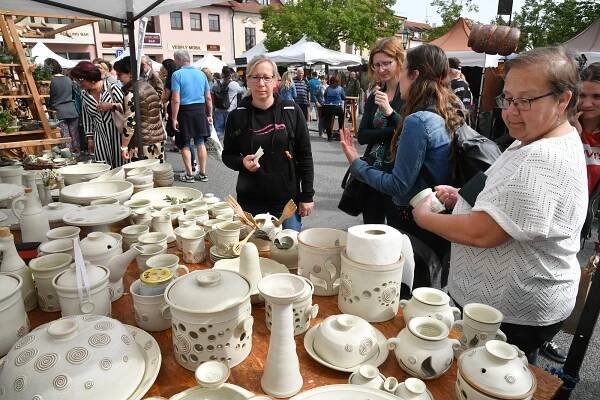 Beroun v sobotu praskal ve švech, hrnčířské trhy přilákaly tisíce návštěvníků