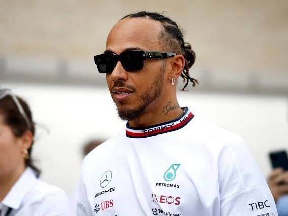 Damon Hill reveals theory on Lewis Hamilton’s contract stand-off with Mercedes