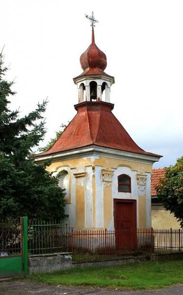 Soubor:Kostomlaty nad Labem, Hronětice, chapel.jpg – Wikipedie
