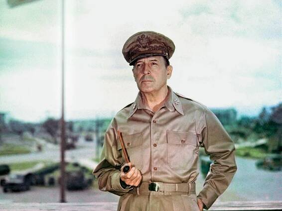 Douglas MacArthur: Výstřední a ješitný americký generál, který chtěl Severní Koreu zničit atomovou bombou