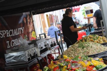 VIDEO: Street food i víno na České. Znojmo podniklo cestu kolem světa. Na talíři