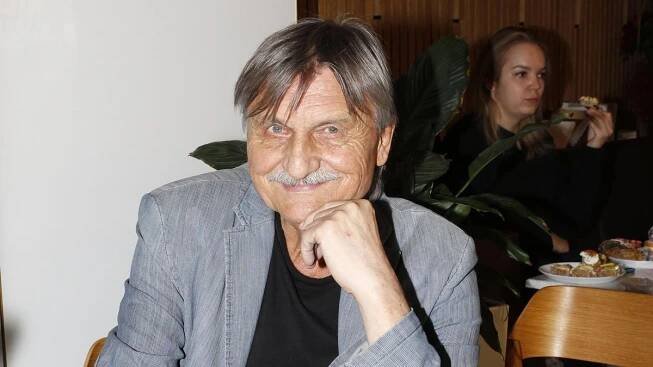 Syn herce Pavla Soukupa je fešák. Pavel byl hercem, dnes je ale režisérem, který získal cenu Emmy