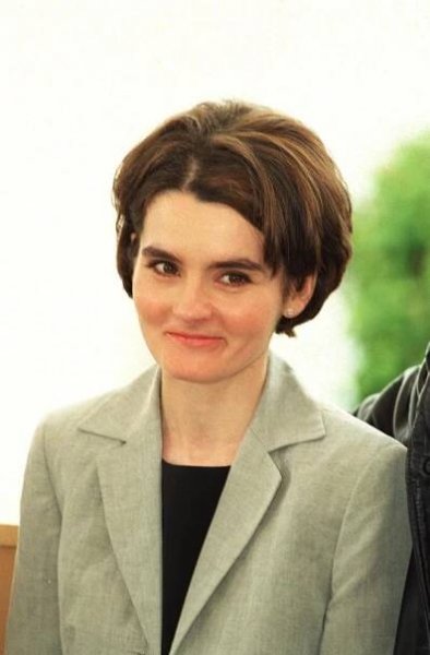 SHIRLEY HENDERSON British Actress Seen at the Cannes Film Festival promoting the film 'Wonderland'. COMPULSORY CREDIT Starstock/Photoshot/Everett Collection UIW 016145/X-16 12.05.1999 UIW_016145X_16