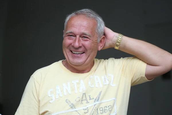 Marcel Vašinka zjistil, že je gay, během vztahu s Dagmar Havlovou. Byla tak vášnivá, že jí nestačil