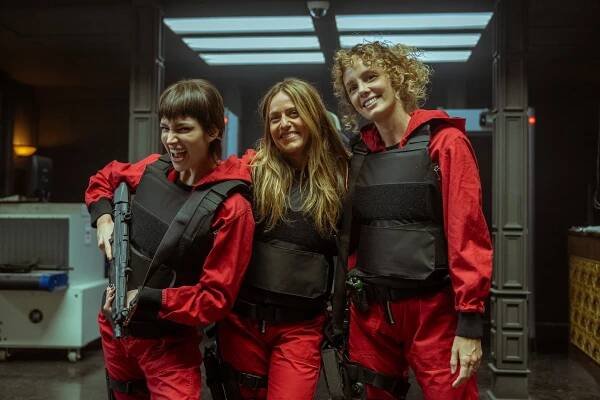 Papírový dům (Netflix verze) - Věříš v reinkarnaci? - Promo - Úrsula Corberó, Itziar Ituño, Esther Acebo