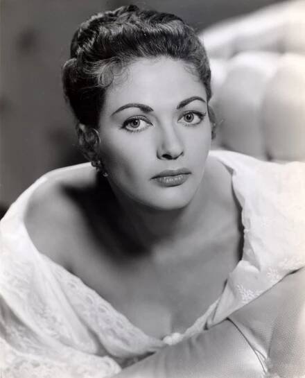 Kapka krve - Promo - Yvonne De Carlo
