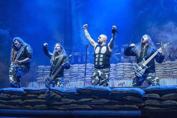 PODÍVEJTE SE: Sabaton se představil v amfiteátru