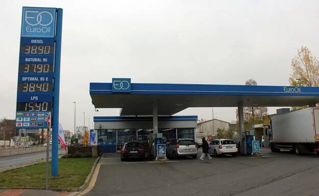 Státní podnik Čepro, provozující čerpací stanice EuroOil koupil konkurující síť Robin Oil.