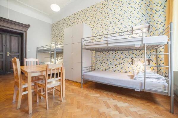 Dizzy Daisy Hostel Krakov Exteriér fotografie Hostel room in Prague, Czech Republic
