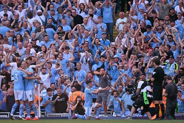 Manchester City přemohl West Ham a obájil titul. Premier League ovládl počtvrté v řadě