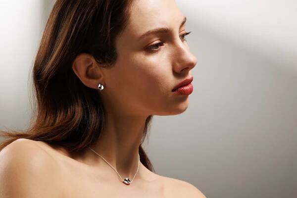 Rosa Tudor Studs Small - stříbrné náušnice pecky