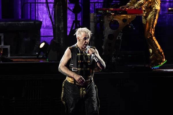 Podívejte se, jak vypadal pražský koncert Rammstein