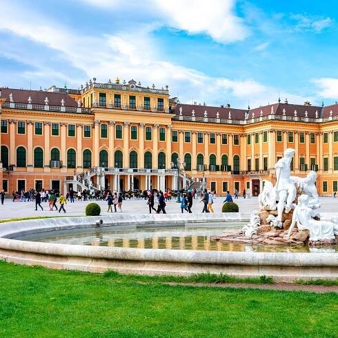 Vídeň: Prohlídka zámku Schönbrunn a zahrad s přeskočením trasy