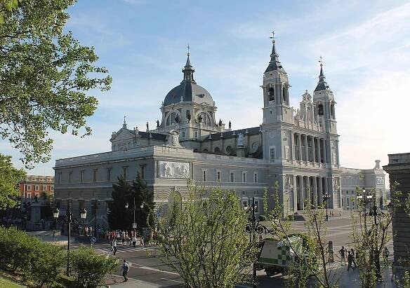 Soubor:Catedral de la Almudena (Madrid) 25.jpg – Wikipedie