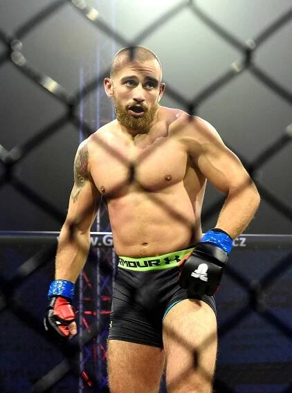 Smrt táty mě změnila, říká MMA zápasník Malach. A proč nemá rád filmy o Rockym?