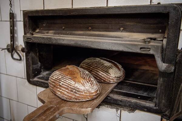 Rudova pekárna funguje už více než 30 let. Pečou tady takzvaně „postaru“