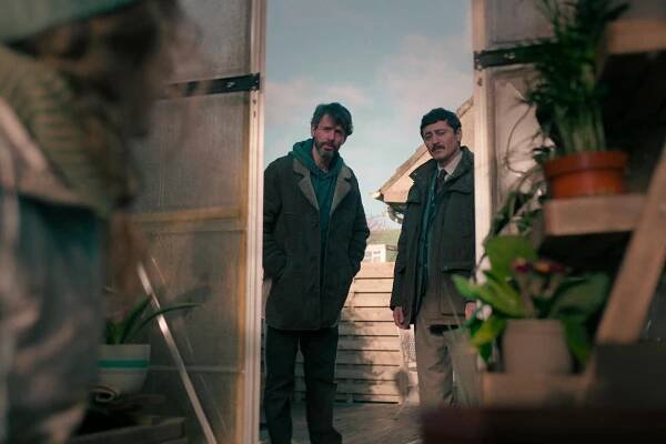 "Ist da wer?" DCI Carl Morck (Matthew Goode) und sein Assistent Akram (Alexej Manvelov) gehen in "Dept. Q" alten Spuren nach
