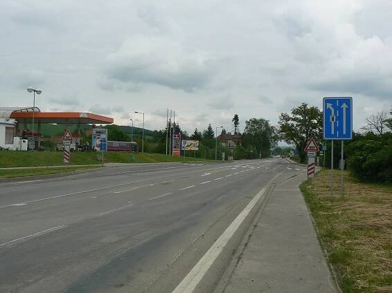 Soubor:Nesovice - silnice E50.jpg – Wikipedie