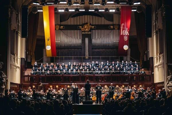 FOK provedl Dvořákovo Stabat Mater rutinně, ale důstojně