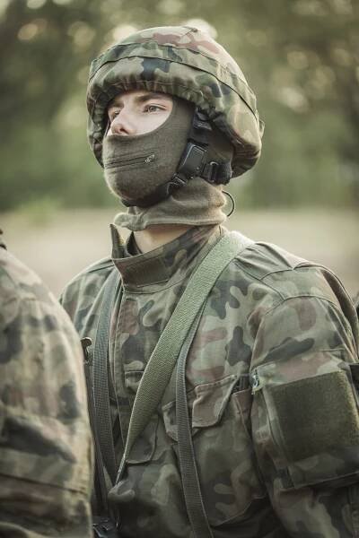„Mladí potřebují vojnu jako sůl.“ Česká armáda zahajuje nábor i mezi teenagery. Povinná vojenská služba ale...