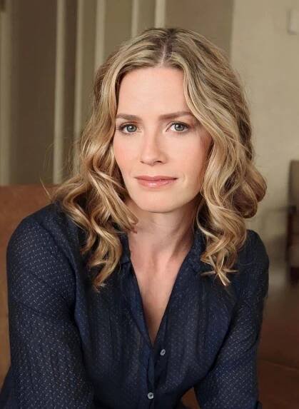 Pin by Sylvain Gogel on My Style in 2025 | Elisabeth shue, Female movie stars, Medium length hair cuts