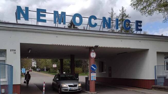 VIDEO: Dražší parkování v hodonínské nemocnici, zdarma je pouze půl hodiny