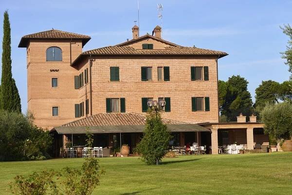 Hotel Exclusive services in Umbria|Swimming|Wineries | Locanda Poggioleone