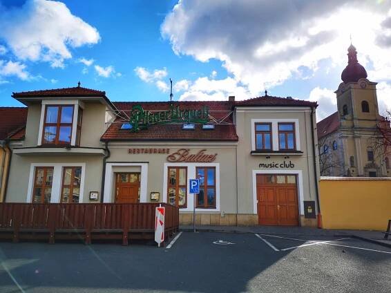 Neopakovatelná atmosféra. Restaurace Baltaci nabízí nejen barevné hamburgery