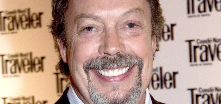 Hollywoodský herec Tim Curry zářil v roli recepčního ze Sám doma. Mrtvice v roce 2012 jej ale změnila k nepoznání