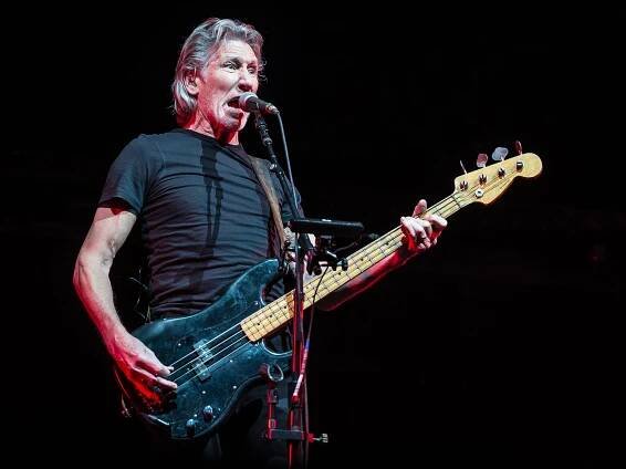 Roger Waters performing live