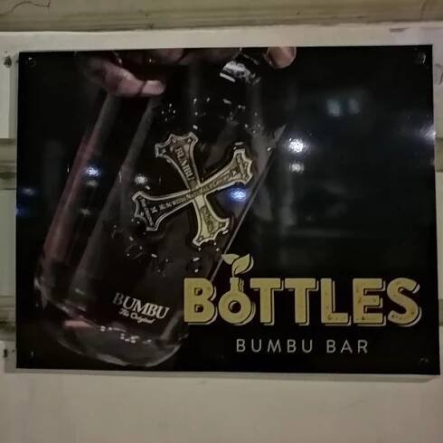 Bottles Bar & Bistro foto 5