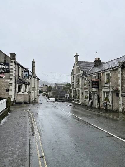 Come to Castleton, the Village with Four Caves and a Castle! - ViewBritain.com