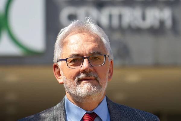 Virus v buňce ožije a chová se tam jako despotický vládce. Drží i lidstvo odjakživa ve střehu, říká virolog