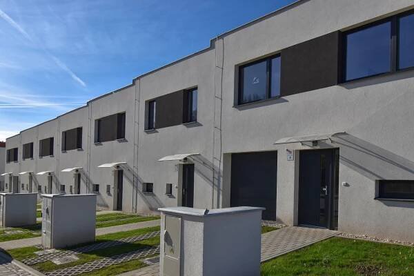 Komplex 12 rodinných domů v areálu bývalých kasáren, Mikulov – I.etapa | Moravostav Brno a.s.