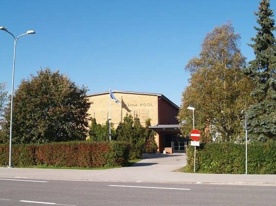 Soubor:Käina Gümnaasium 2010.JPG