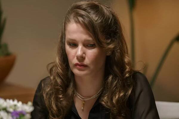 Camdaki Kız - Episode 33 - Z filmu - Burcu Biricik