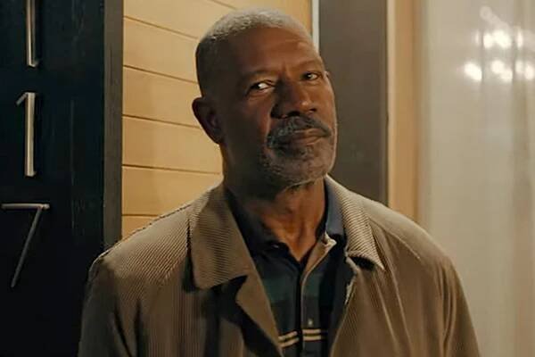 Dennis Haysbert, Holidazed trailer