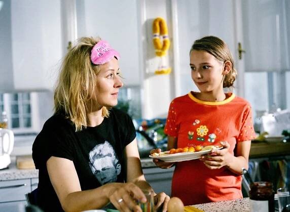 Polly Adler - Eine Frau sieht rosa - Z filmu - Petra Morzé, Coco Huemer