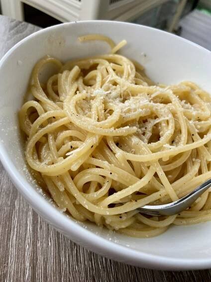 Simple, Traditional Cacio e Pepe Pasta