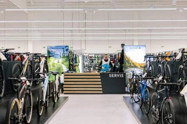 Prodejna Decathlon na pražském Zličíně získala ocenění v soutěži Visa Czech Top Shop