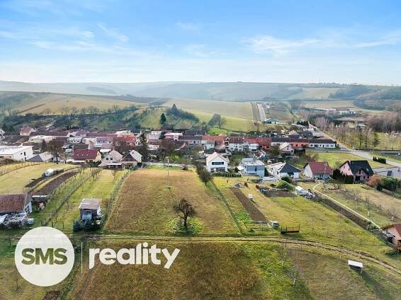 Prodej pozemku pro výstavbu RD Rašovice | SMS reality s.r.o.